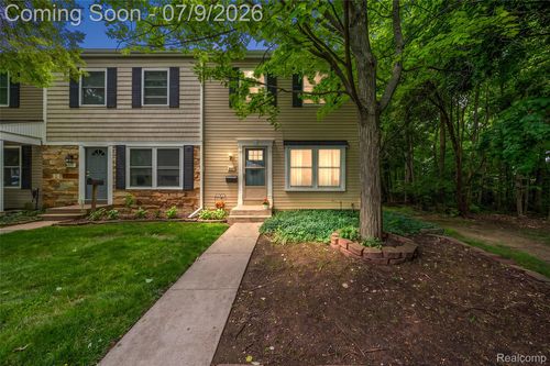 930 Little Hill Ct, Rochester Hills, MI, 48307-3025 | Card Image