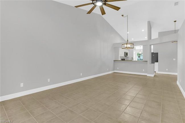 101 - 1660 Royal Cir, Condo with 3 bedrooms, 2 bathrooms and 2 parking in NAPLES FL | Image 6