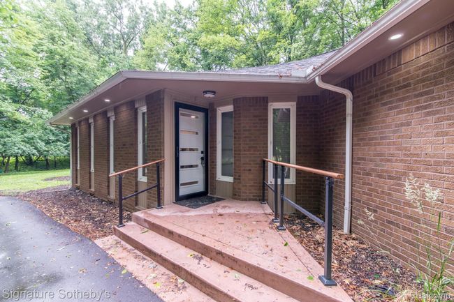 Cool Covered Entry | Image 7