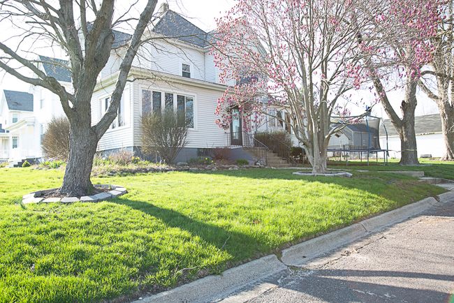 393 E Front St, House other with 3 bedrooms, 3 bathrooms and 2 parking in El Paso IL | Image 21