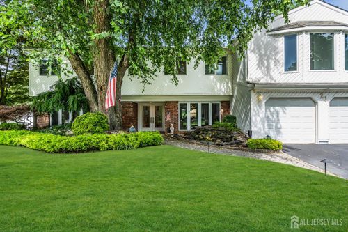 21 Alberta Dr, Marlboro, NJ, 07746-1267 | Card Image