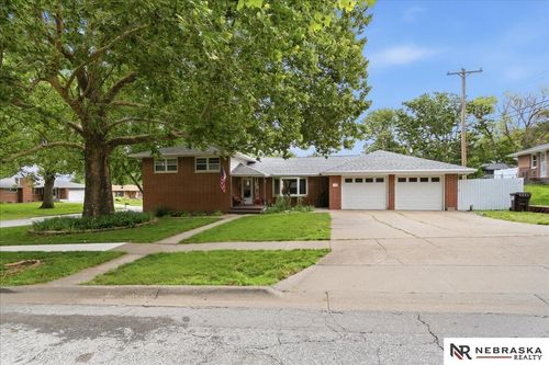 310 Dale Dr, Lincoln, NE, 68510-2211 | Card Image