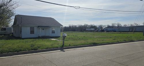 614 N 2nd St, Sanger, TX, 76266-4420 | Card Image