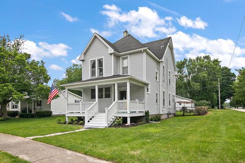 211 N Maple St, Grant Park, IL, 60940-7038 | Card Image