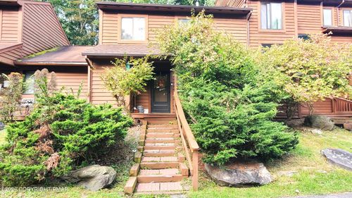 206 Falls Cir, Bushkill, PA, 18324-8013 | Card Image