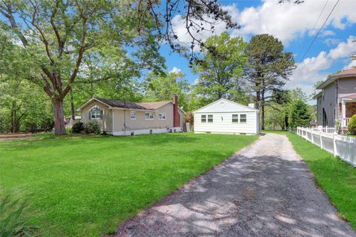 299 S River Rd, Calverton, NY, 11933-9777 | Card Image