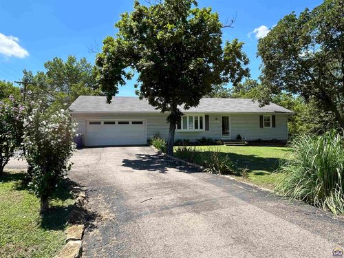 8597 Oak Point Rd, Ozawkie, KS, 66070-5108 | Card Image