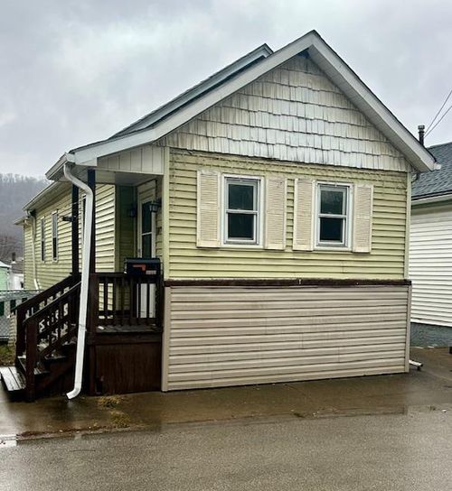 1017 Marshall St, McMechen, WV, 26040-1138 | Card Image