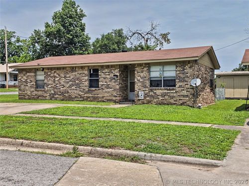 220 W Ross St, Tahlequah, OK, 74464-4434 | Card Image