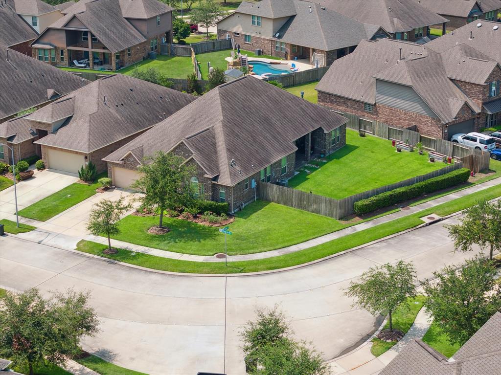 Hermosa Arroyo Dr, League City, TX 77573