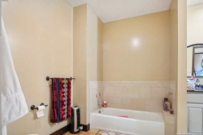 2148 County Road 220, Home with 3 bedrooms, 2 bathrooms and null parking in Floresville TX | Image 23