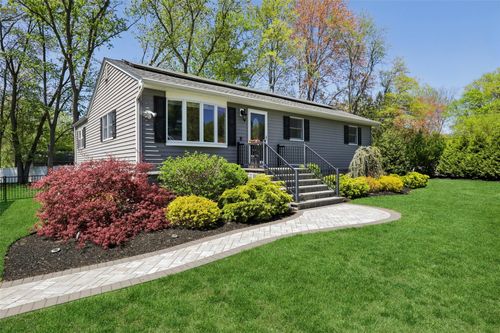 8 Adele Rd, West Nyack, NY, 10994-1940 | Card Image