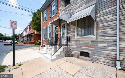533 Windsor St, READING, PA, 19601-2241 | Card Image
