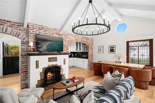 615 Seaview St, Laguna Beach, CA, 92651-2513 | Card Image
