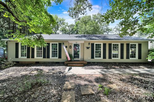 924 Glenshannon Rd, Matthews, NC, 28105-5879 | Card Image