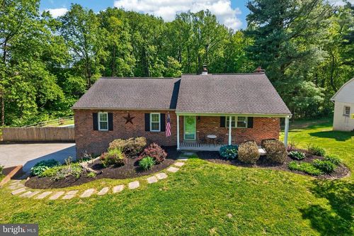 1444 W Strasburg Rd, West Chester, PA, 19382-1623 | Card Image