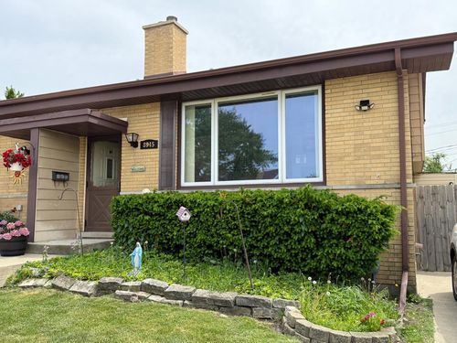8945 N Lyons Street, Des Plaines, IL, 60016 | Card Image