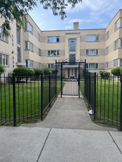 2c-2028 E 72nd Pl, Chicago, IL, 60649-6064 | Card Image