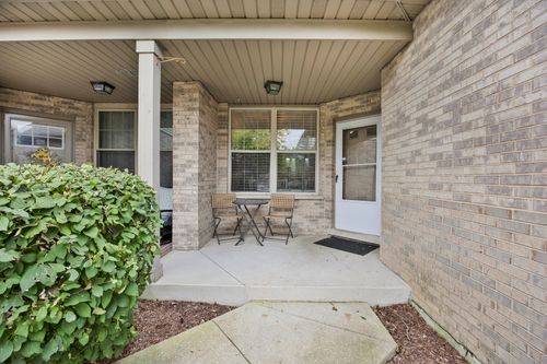 9135 Mansfield Dr, Tinley Park, IL, 60487-9572 | Card Image