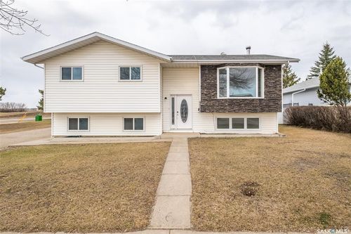 3367 15th Ave E, Prince Albert, SK, S6V7V3 | Card Image