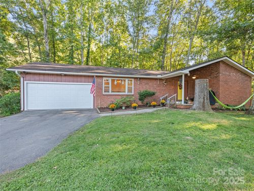120 Pleasant Hill Cir, Waynesville, NC, 28786-6682 | Card Image