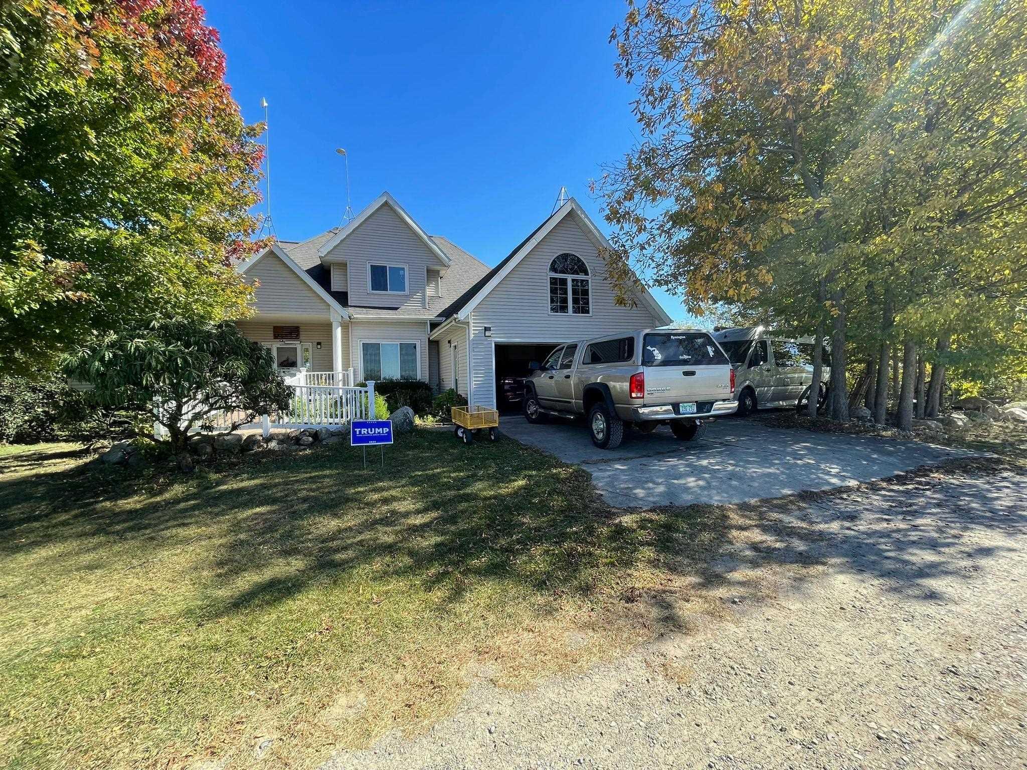 Crooked Crk, Saranac, MI 48881