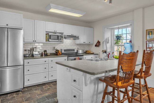 11 Water St, House other with 3 bedrooms, 2 bathrooms and 2 parking in Newburgh ON | Image 12