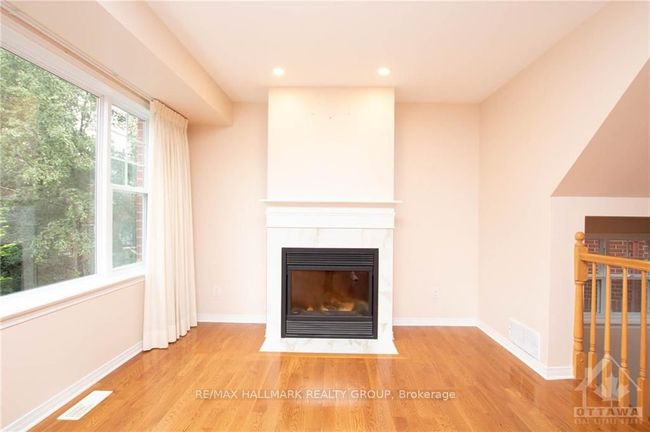 8 Kingsbridge Pvt, House attached with 3 bedrooms, 3 bathrooms and 2 parking in Ottawa ON | Image 9