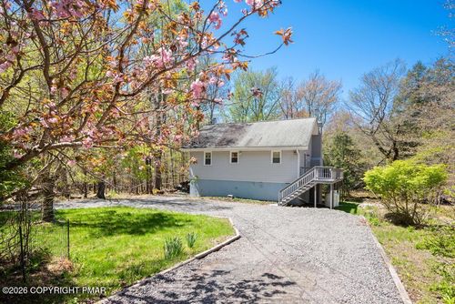 1061 Ridge Dr, Gouldsboro, PA, 18424-8162 | Card Image