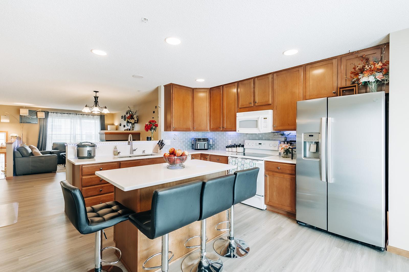 Ledgestone Dr, Saint Paul, MN 55115