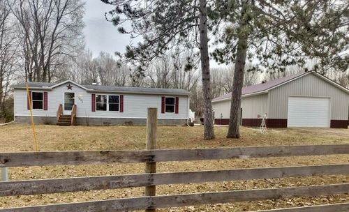 9433 8 Mile Rd, Mecosta, MI, 49332-9519 | Card Image