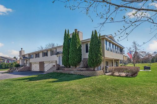 5207 Beachside Dr, Hopkins, MN, 55343-8925 | Card Image