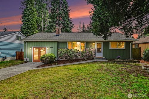 819 Ne 180th St, Shoreline, WA, 98155-3633 | Card Image