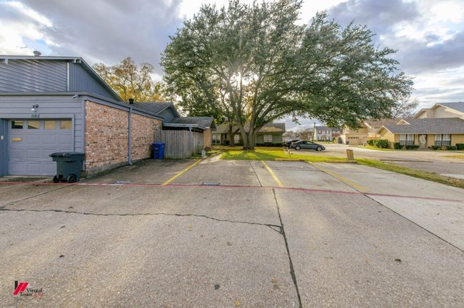 Uncovered parking lot with a residential view | Image 30