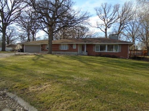 33 Manor Cir, Estherville, IA, 51334-1128 | Card Image