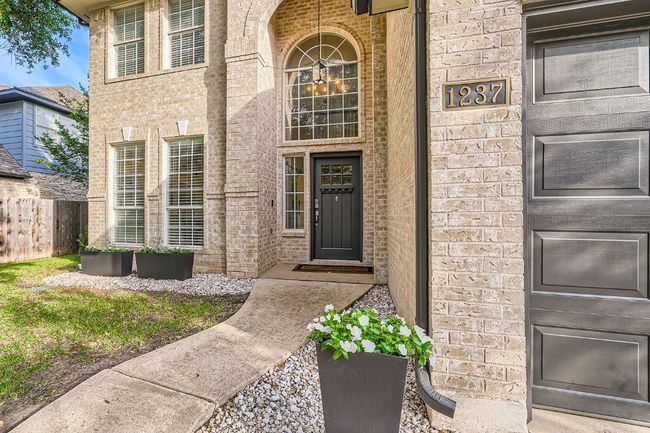 Timeless and move-in ready! | Image 4