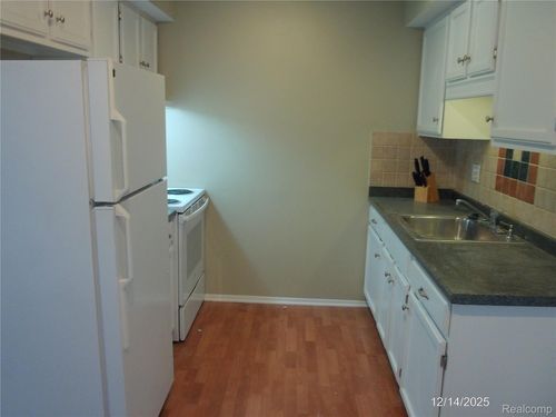 22843 Grove St, Saint Clair Shores, MI, 48080-1856 | Card Image