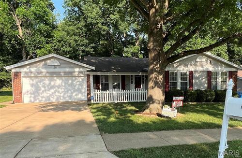 1272 Beaver Creek Rd, Chesterfield, MO, 63017-1942 | Card Image