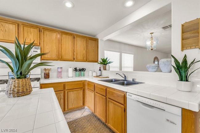 5017 Ropers Rock Ct, House other with 3 bedrooms, 2 bathrooms and null parking in Las Vegas NV | Image 11