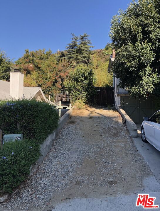 Land in Los Angeles 3