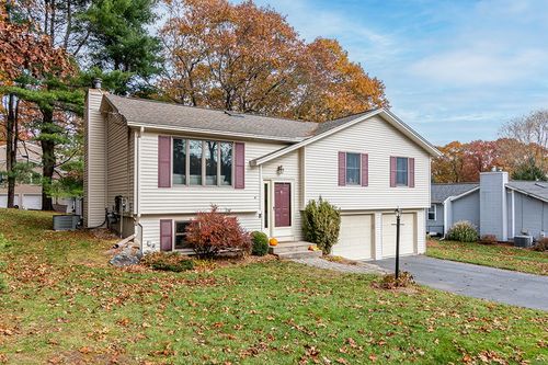 17 Wampum Dr, Warwick, RI, 02886-6835 | Card Image