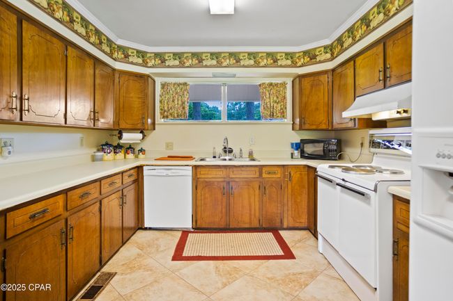 5370 Cherry St, House other with 2 bedrooms, 3 bathrooms and null parking in Graceville FL | Image 25