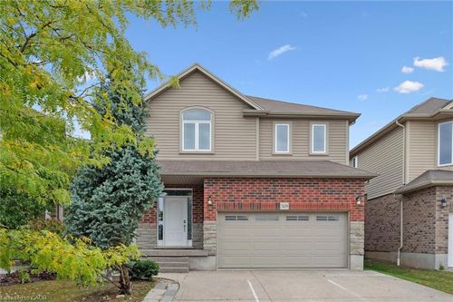 329 Westpark Cres, Waterloo, ON, N2T0A3 | Card Image