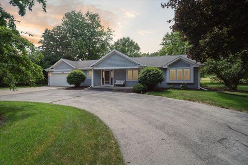 4685 Pilgrim Road, Brookfield, WI, 53005 | Card Image
