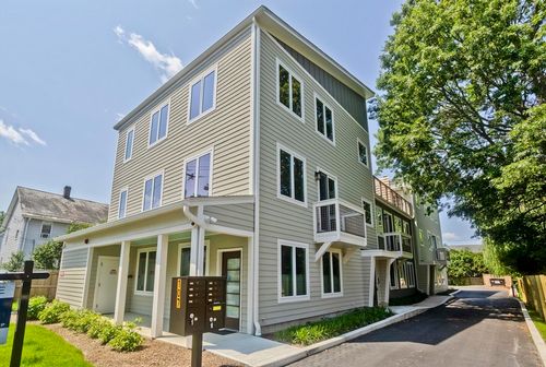 2c-107 Williams St, Northampton, MA, 01060-3325 | Card Image