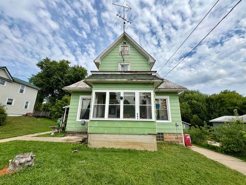110 S Oak St, North Freedom, WI, 53951-9019 | Card Image
