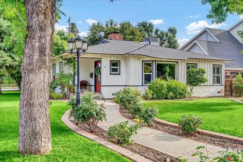 1301 W Beverly Dr, Visalia, CA, 93277-3505 | Card Image