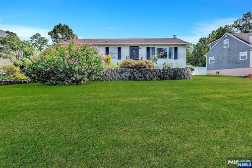 18 Ringwood Ln, Hewitt, NJ, 07421-3034 | Card Image