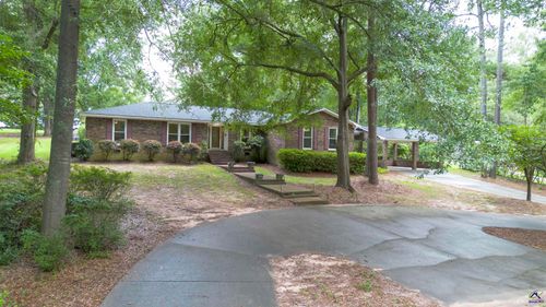 812 Woodland Dr, montezuma, GA, 31063-1131 | Card Image
