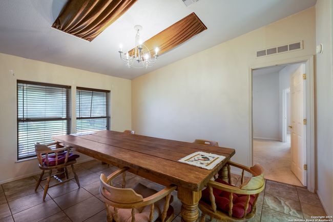 1075 Quail Run, House other with 3 bedrooms, 4 bathrooms and null parking in Lytle TX | Image 12